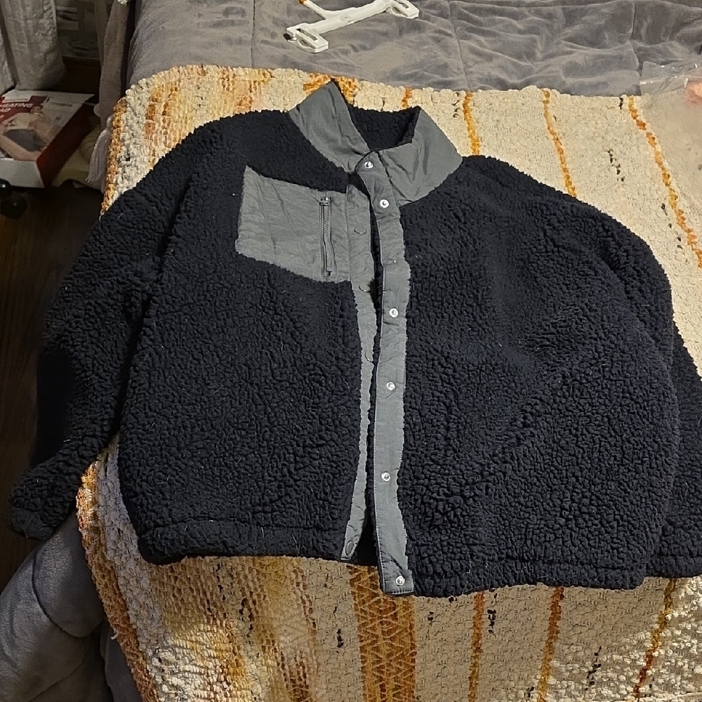 PacSun Black and Gray Sherpa Sweater
